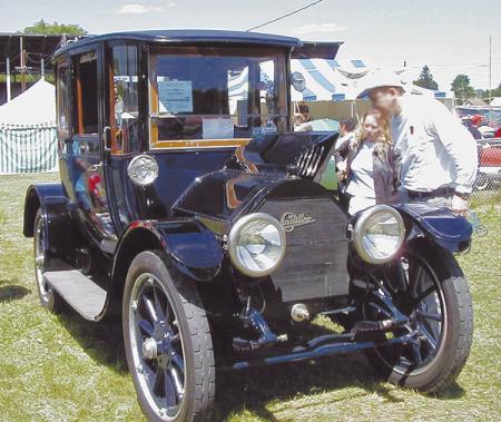 модель 1914 года с двигателем V8